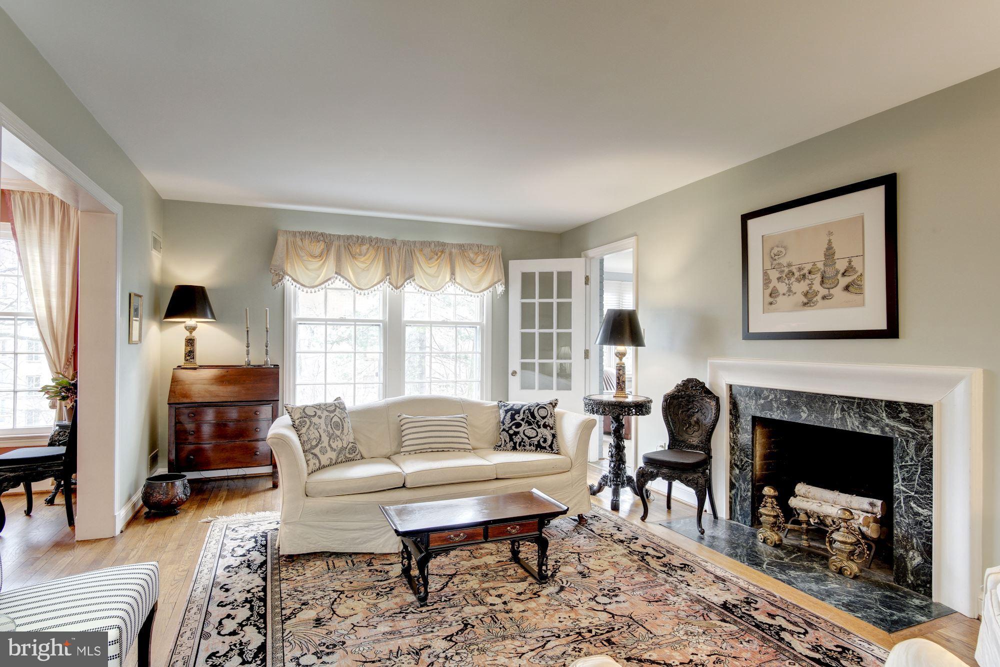 2833 29th Place Northwest Washington, DC 20008 - Photo 8 of 42 Living Room