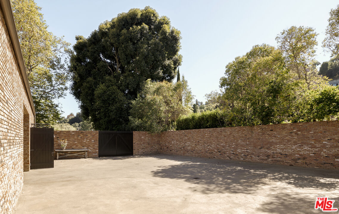 13215 Riviera Ranch Road Los Angeles, CA 90049 - Photo 61 of 65