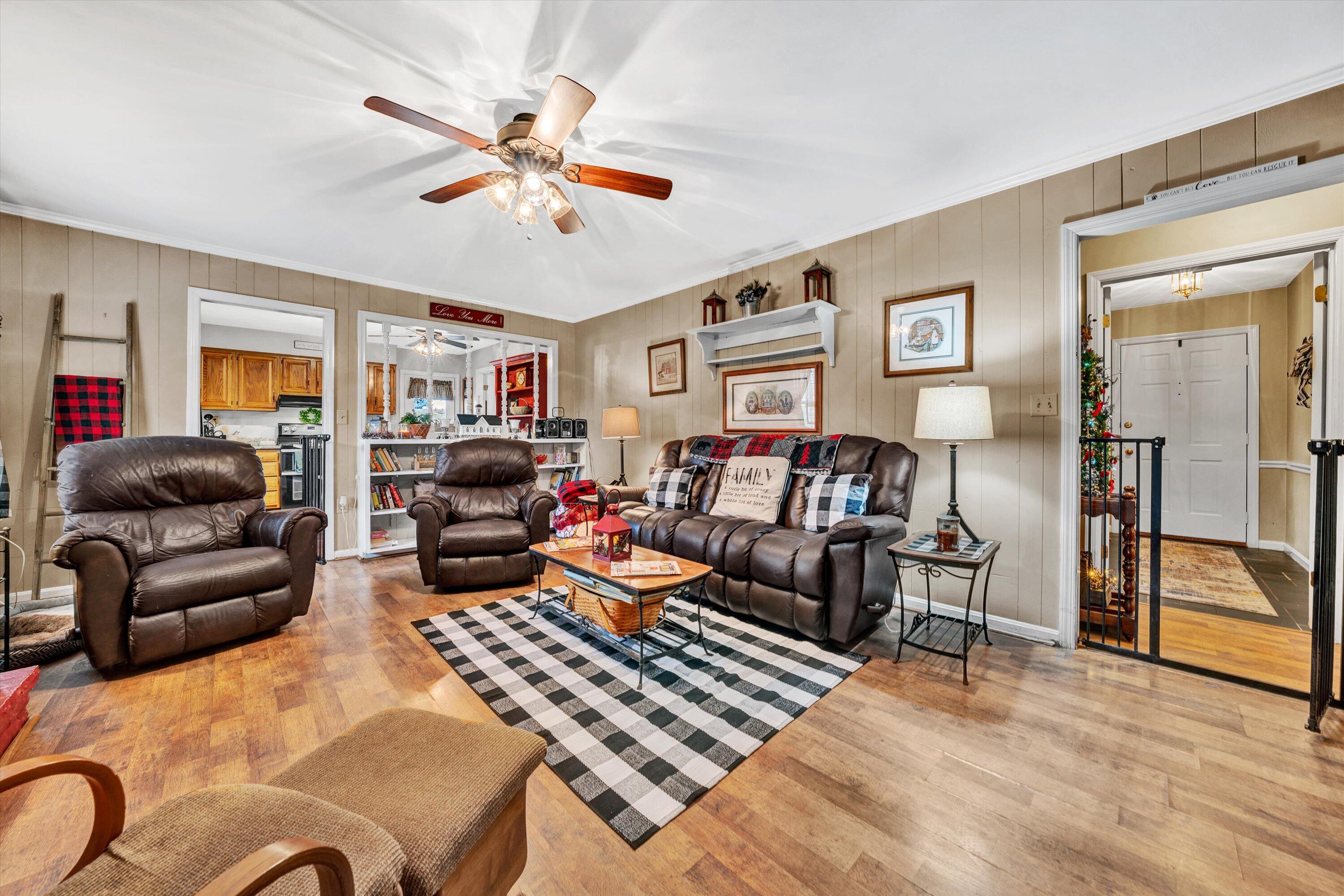 87 Queen Regent Court Blue Ridge, VA 24064 - Photo 10 of 38 a living room with furniture