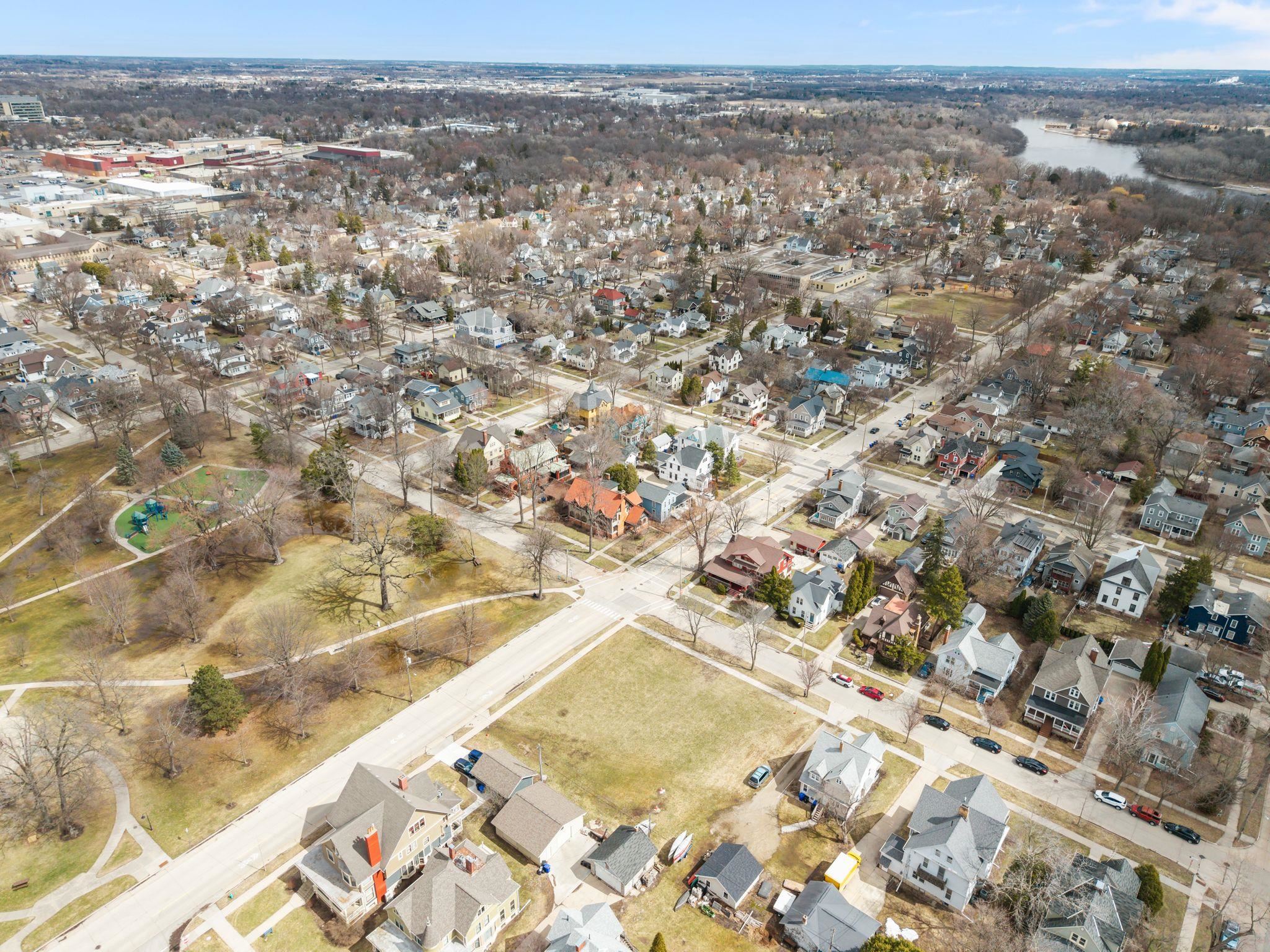 229 North Union Street Appleton, WI 54911 - Photo 5 of 13