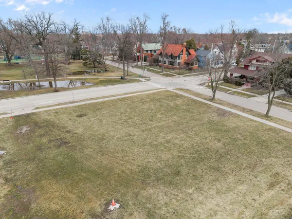 $300,000 | 229 North Union Street, Appleton, WI 54911