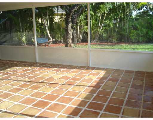 9805 Alaska Circle Boca Raton, FL 33434 - Photo 2 of 23 LARGE MEXICAN TILED PATIO