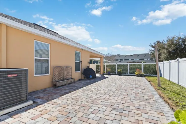 a black and white photo of a picture