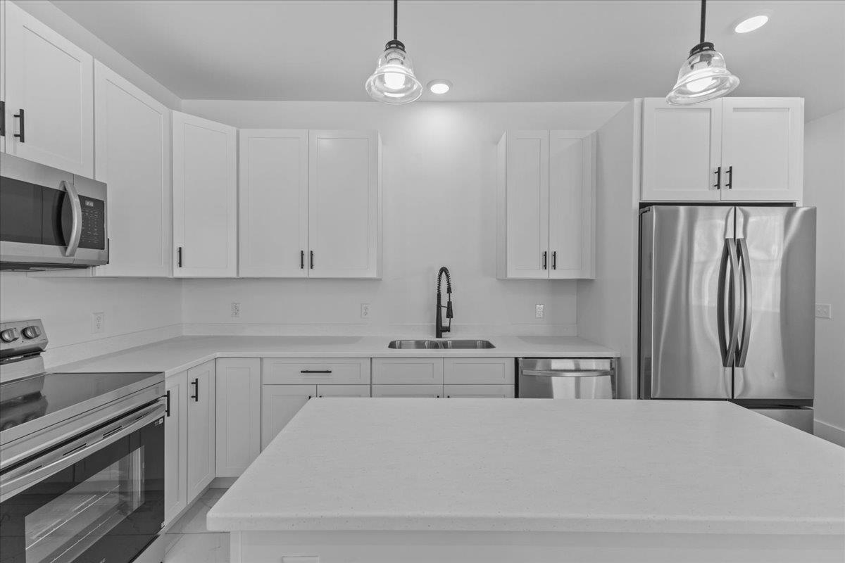 206 Dale Road, Unit 206 Burlington, VT 05408 - Photo 17 of 46