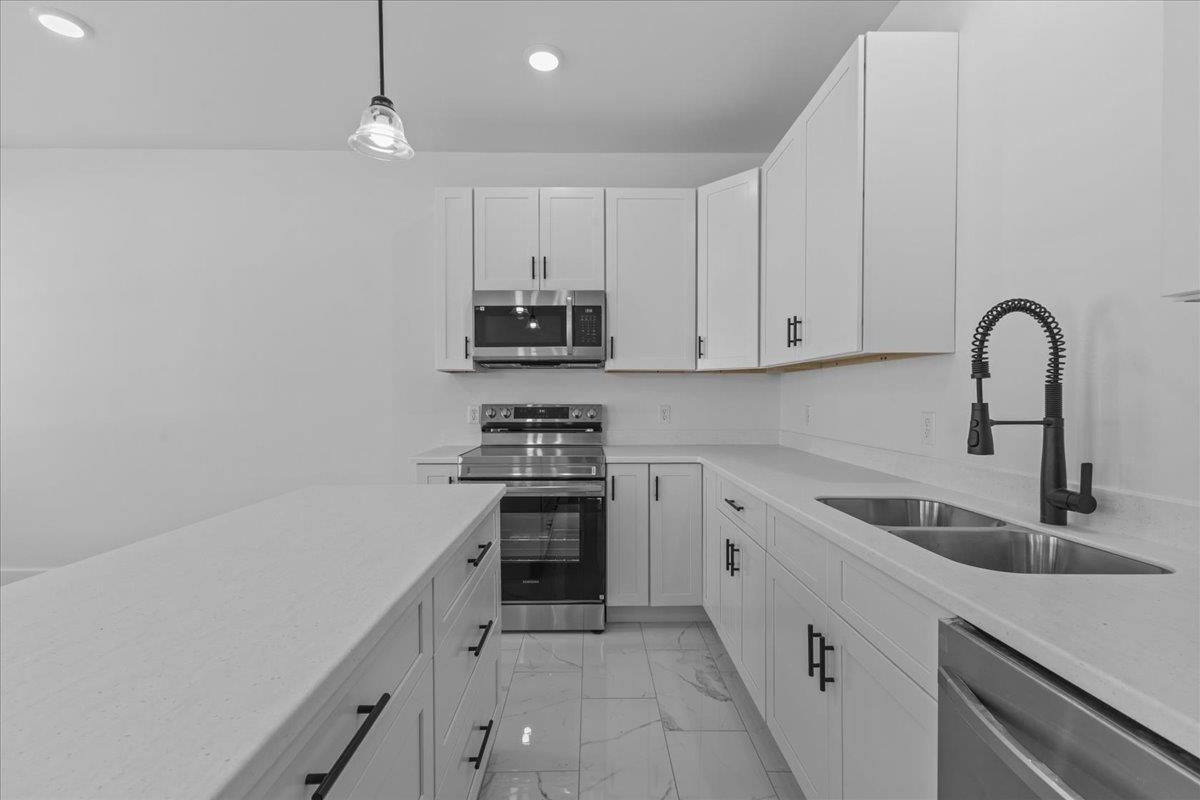 206 Dale Road, Unit 206 Burlington, VT 05408 - Photo 19 of 46