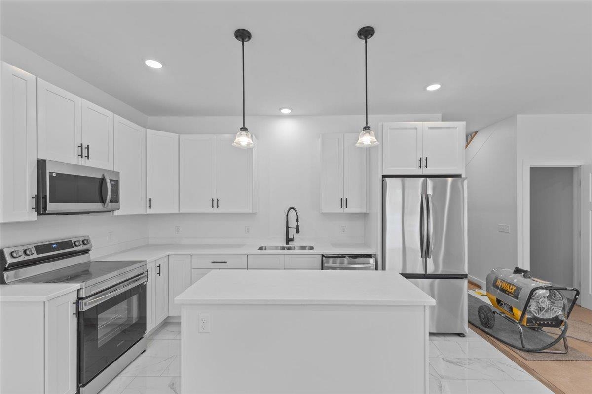 206 Dale Road, Unit 206 Burlington, VT 05408 - Photo 9 of 73