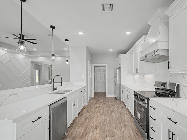 1220 Appaloosa Circle Angleton, TX 77515 - Photo 22 of 31 Kitchen