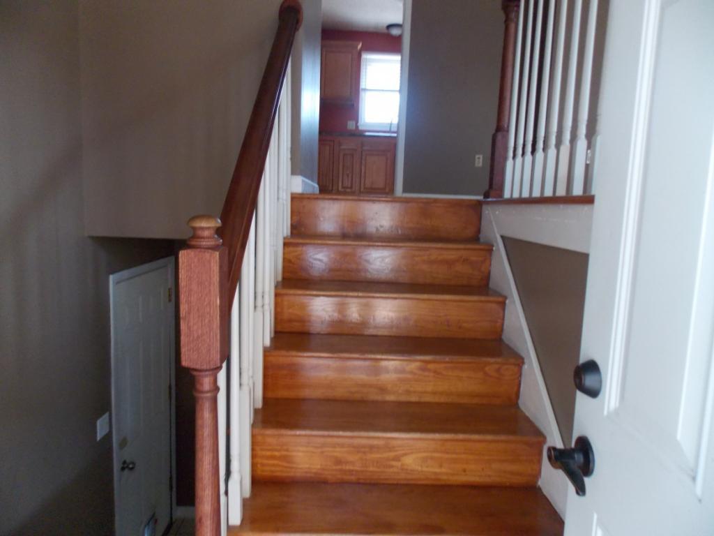 73 Winding Way Road Bristol, VA 24201 - Photo 12 of 19 Hardwood staircase