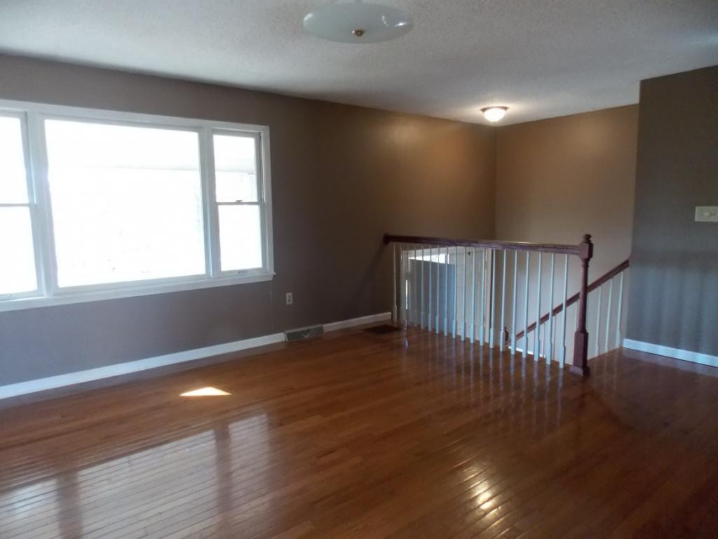 73 Winding Way Road Bristol, VA 24201 - Photo 5 of 19 Prefinished hardwood floors
