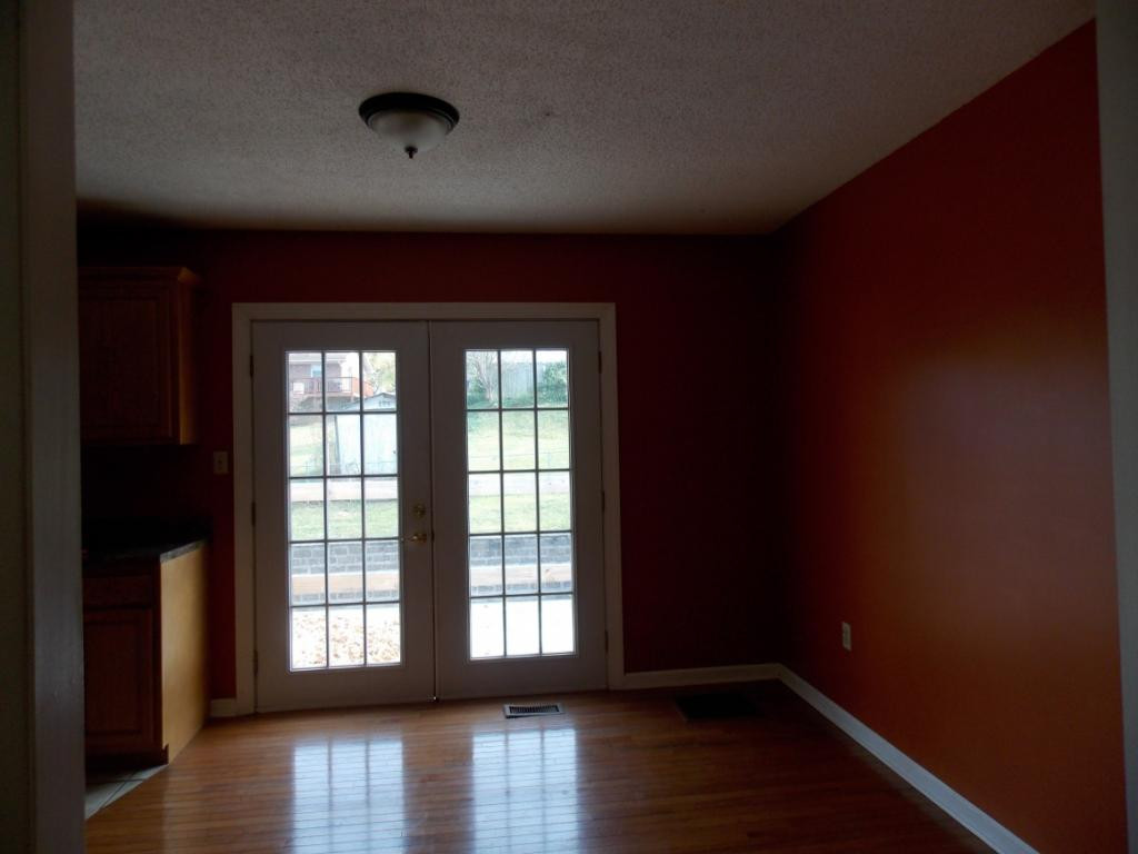 73 Winding Way Road Bristol, VA 24201 - Photo 6 of 19 dining room