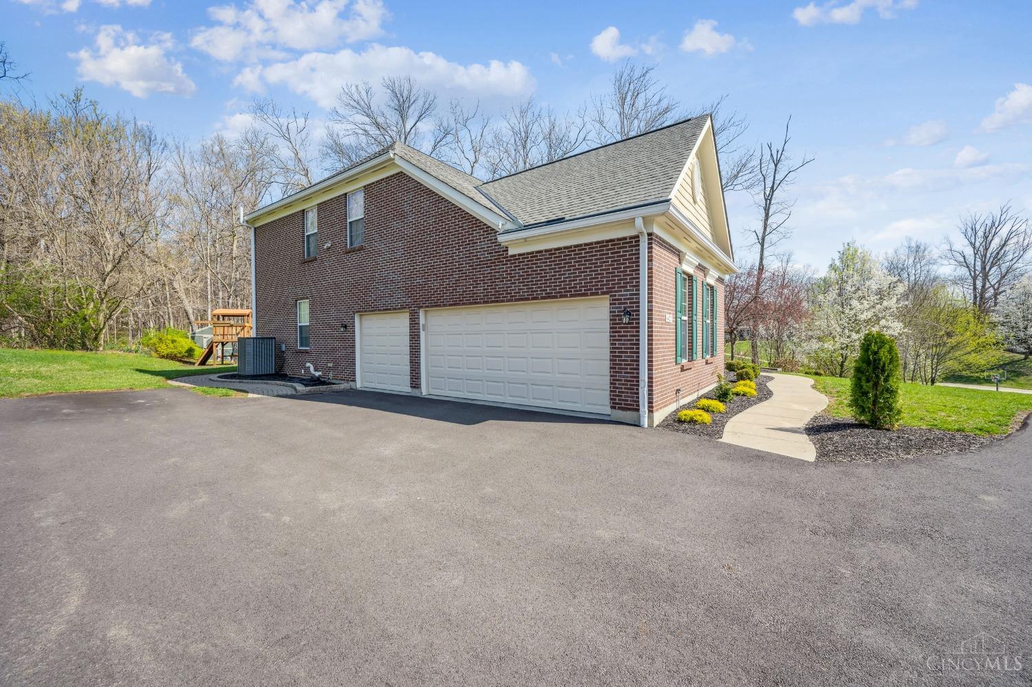 6422 Werk Road Cincinnati, OH 45248 - Photo 3 of 36