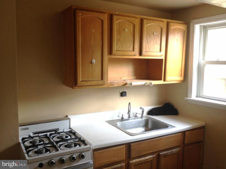 484 Raritan Street Camden, NJ 08105 - Photo 8 of 16 Gallery Image 8