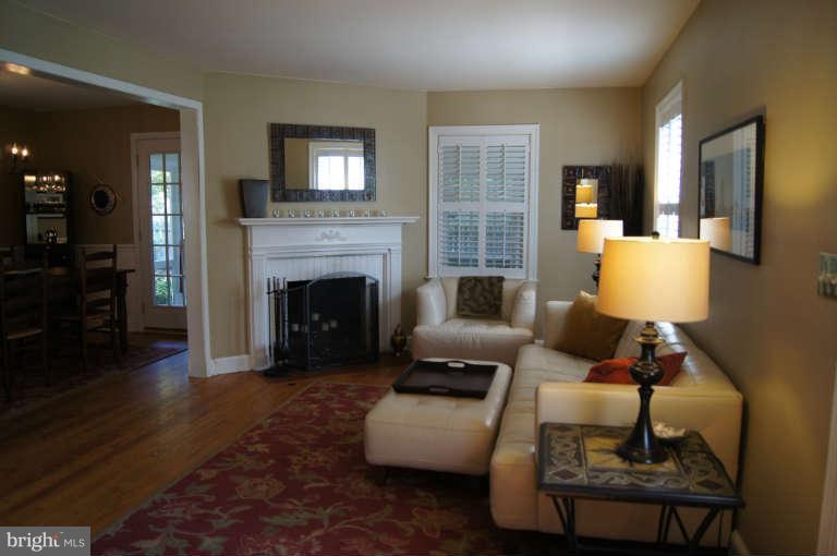 306 Worthington Road Baltimore, MD 21286 - Photo 2 of 23 Great Fireplace with lovely moulding