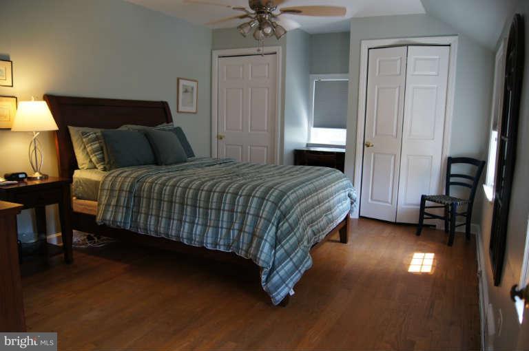 306 Worthington Road Baltimore, MD 21286 - Photo 13 of 23 nice space and hardwood floors
