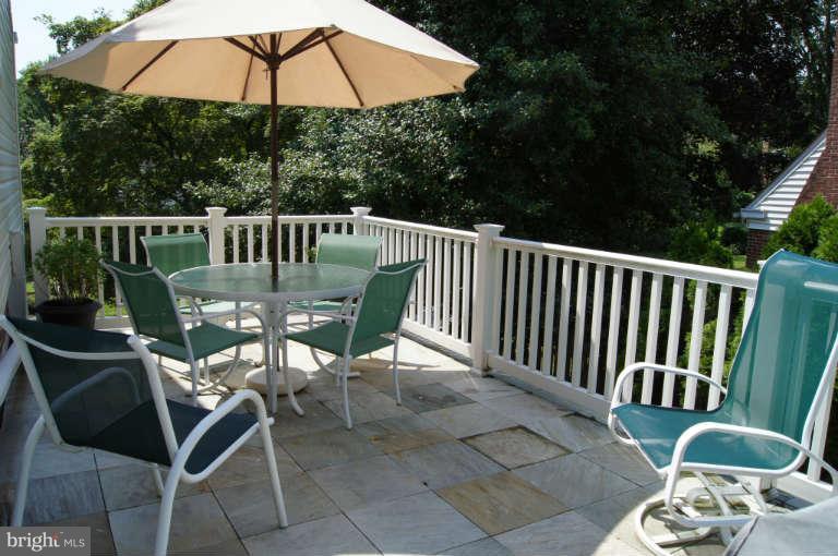 306 Worthington Road Baltimore, MD 21286 - Photo 20 of 23 Upper porch