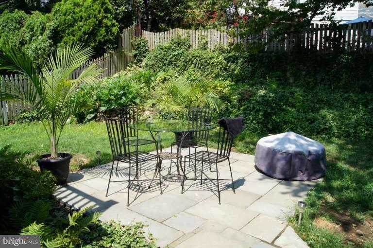 306 Worthington Road Baltimore, MD 21286 - Photo 21 of 23 Lower patio