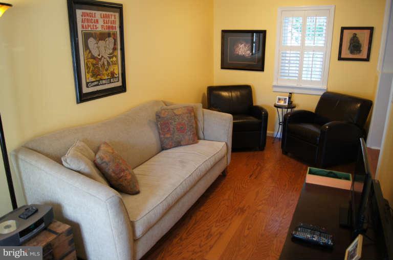 306 Worthington Road Baltimore, MD 21286 - Photo 10 of 23 Nice den with hardwood floors