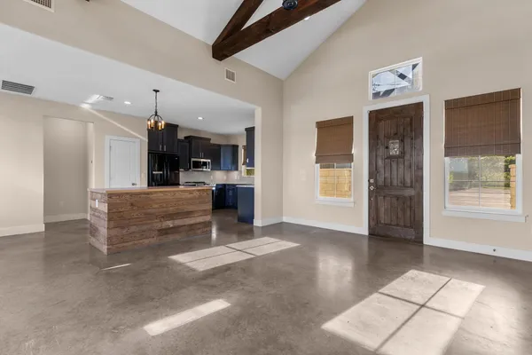 $750,000 | 7943 West Fm 243, Bertram, TX 78605