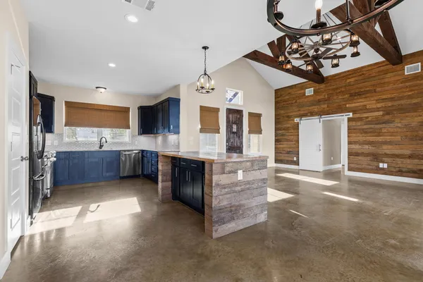 $750,000 | 7943 West Fm 243, Bertram, TX 78605