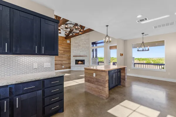$750,000 | 7943 West Fm 243, Bertram, TX 78605