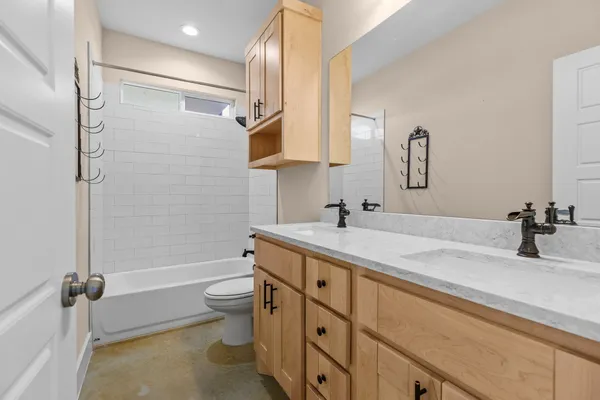 $750,000 | 7943 West Fm 243, Bertram, TX 78605