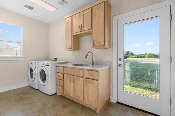 $750,000 | 7943 West Fm 243, Bertram, TX 78605
