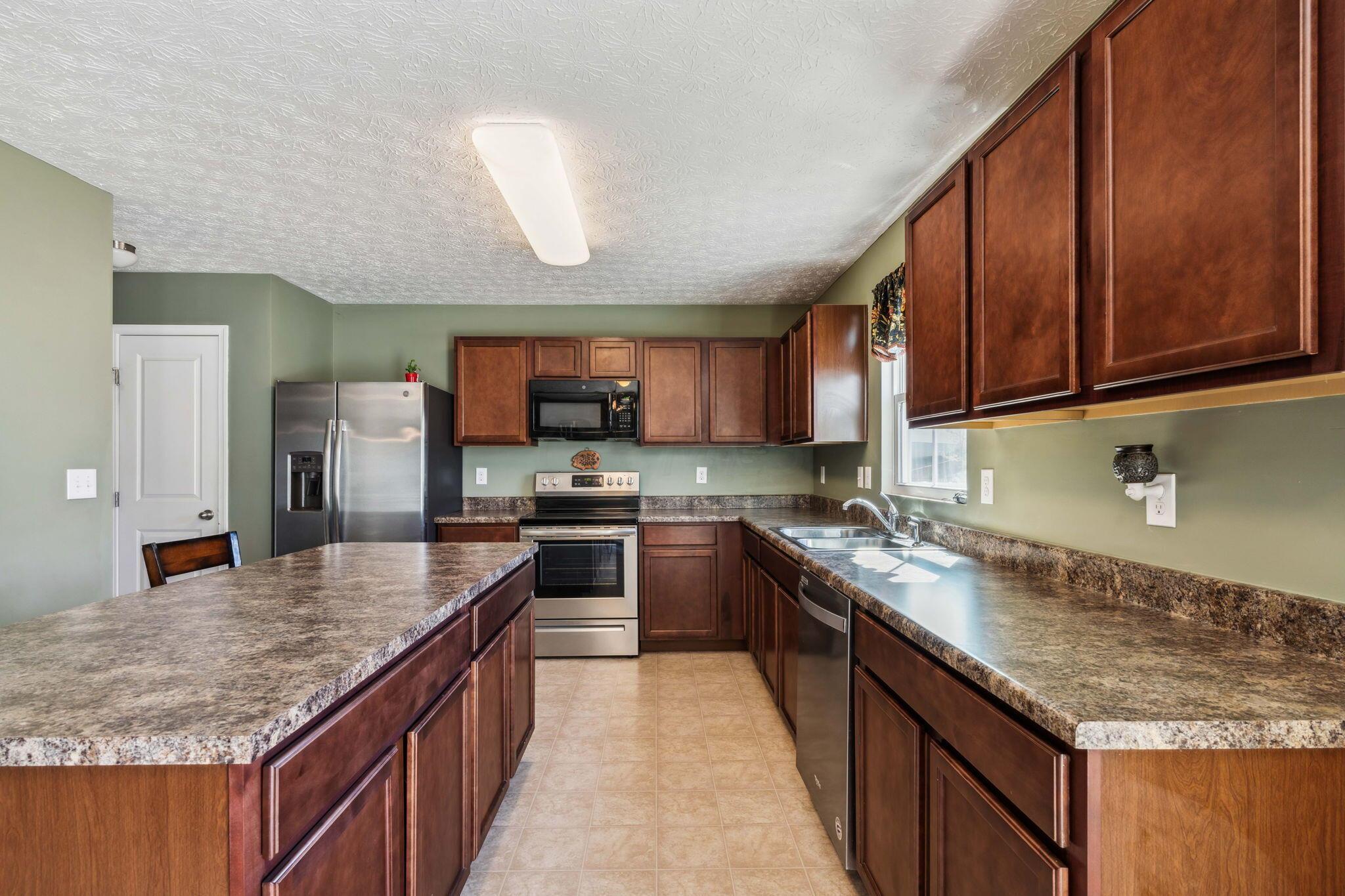 2546 Sun Ridge Court Lancaster, OH 43130 - Photo 14 of 46 11-web-or-mls-2546-sun-ridge-ct