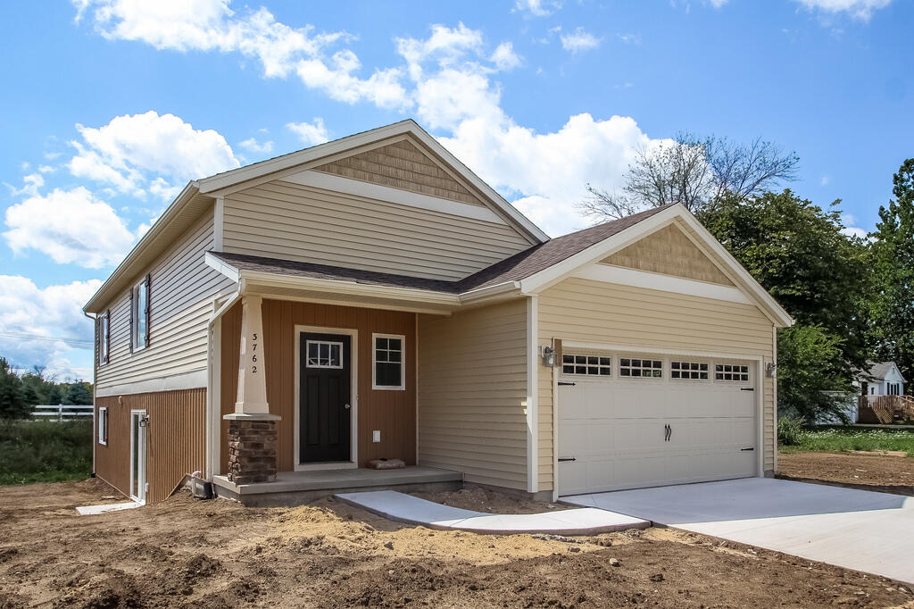 860 Crooks Street Belding, MI 48809 - Photo 3 of 20 Front View