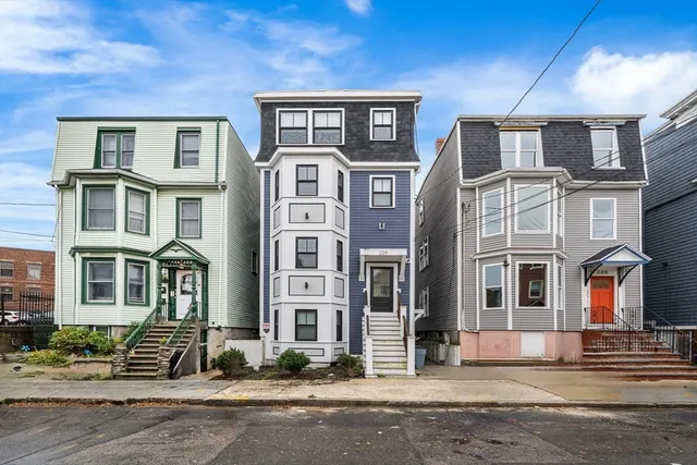 $3,200 | 229 East Eagle Street, Unit 2, Boston, MA 02128