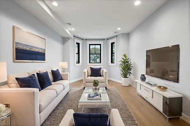 $3,200 | 229 East Eagle Street, Unit 2, Boston, MA 02128