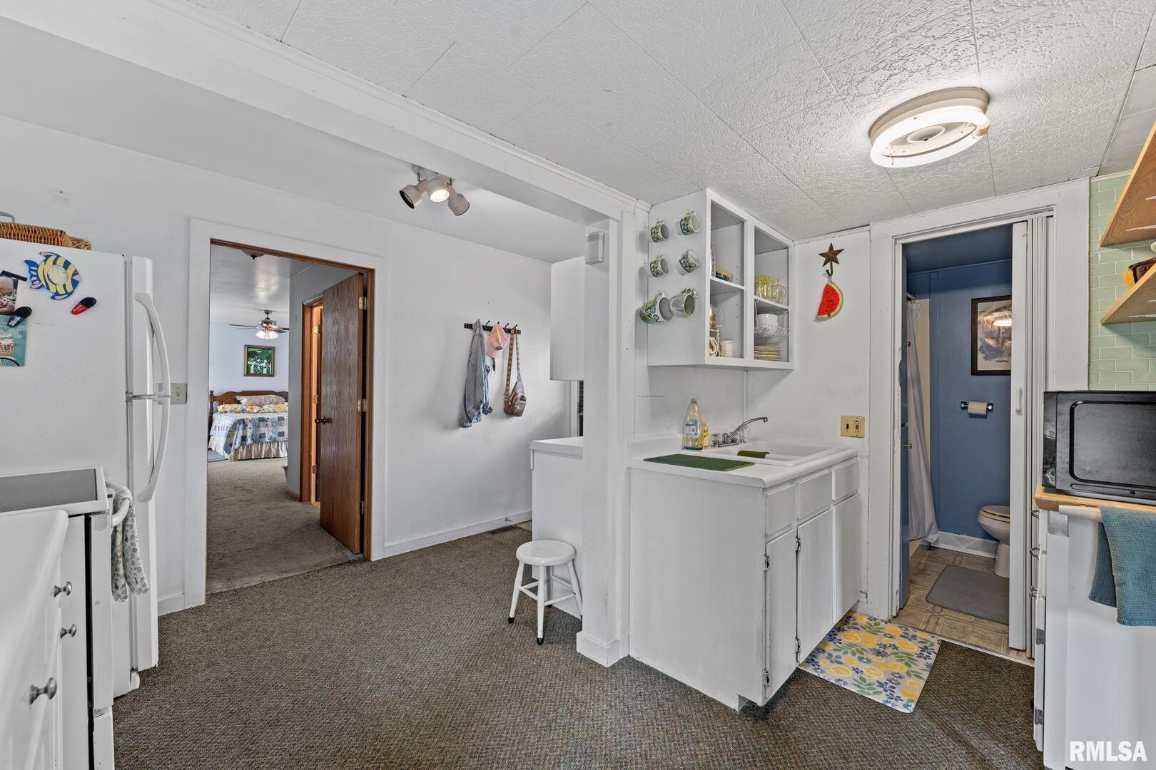 607 Northwest 8th Avenue Aledo, IL 61231 - Photo 12 of 22 a view of kitchen