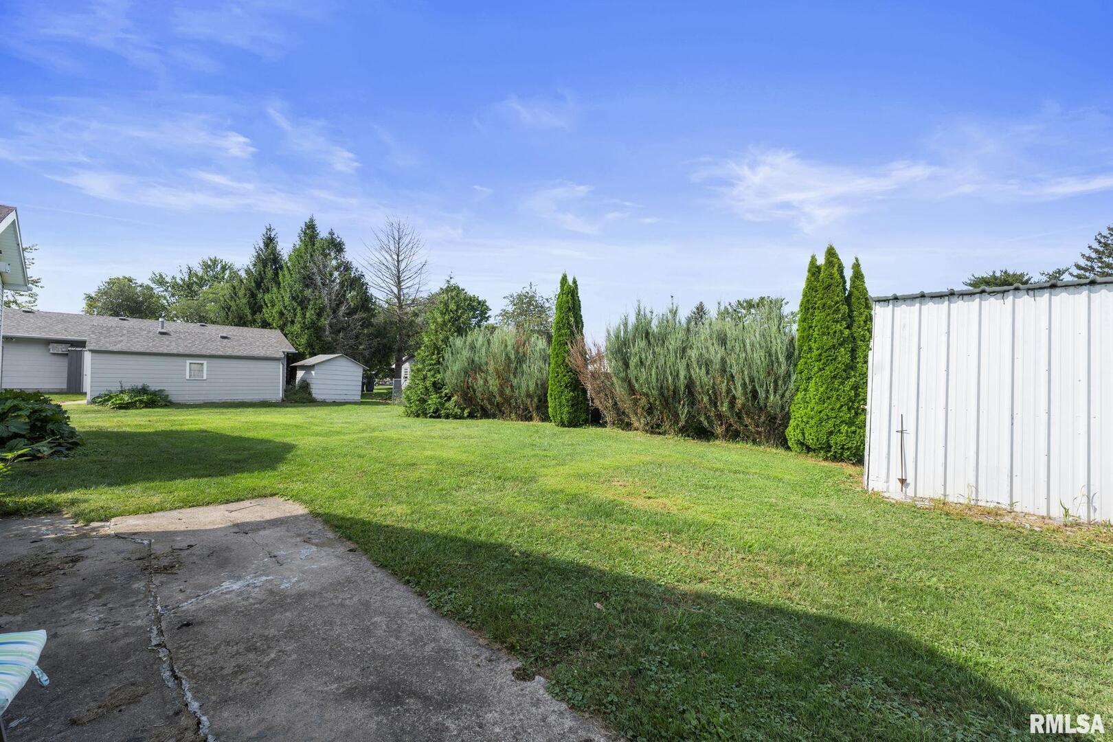 607 Northwest 8th Avenue Aledo, IL 61231 - Photo 19 of 22 a view of a garden with a building in the background