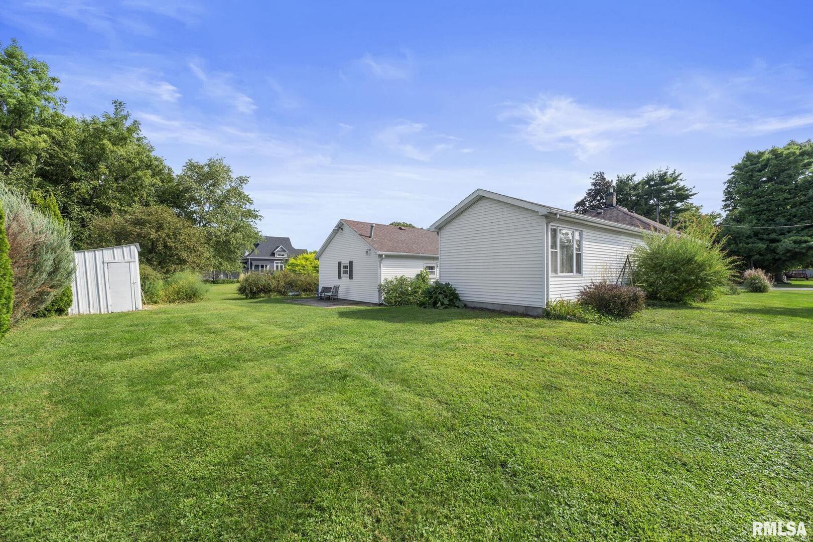 607 Northwest 8th Avenue Aledo, IL 61231 - Photo 21 of 22 a view of a house with backyard and garden