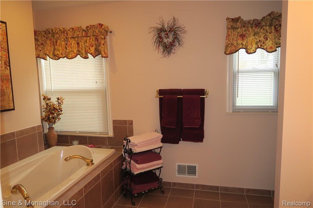 347 Kerby Road Grosse Pointe, MI 48236 - Photo 10 of 25 IMG_3491.JPG