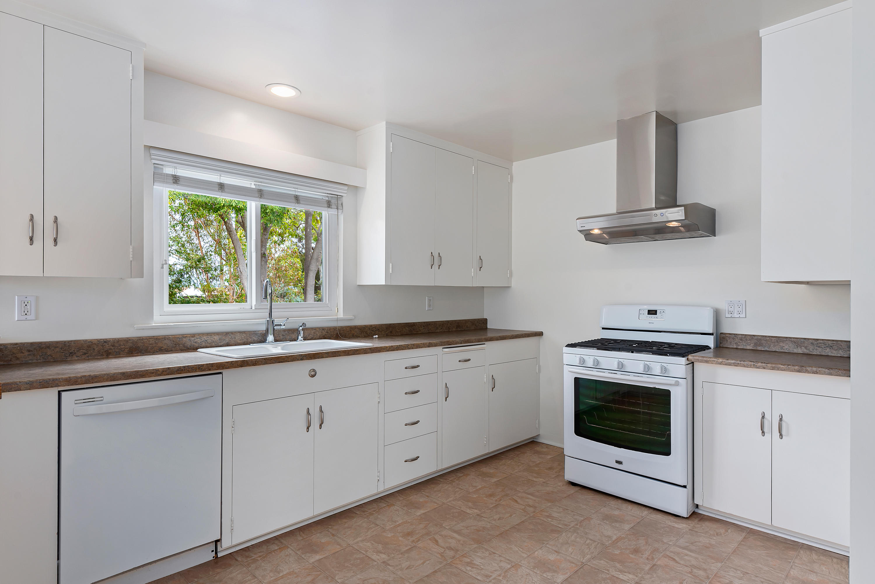 960 Veronica Springs Road Santa Barbara, CA 93105 - Photo 8 of 24 Kitchen