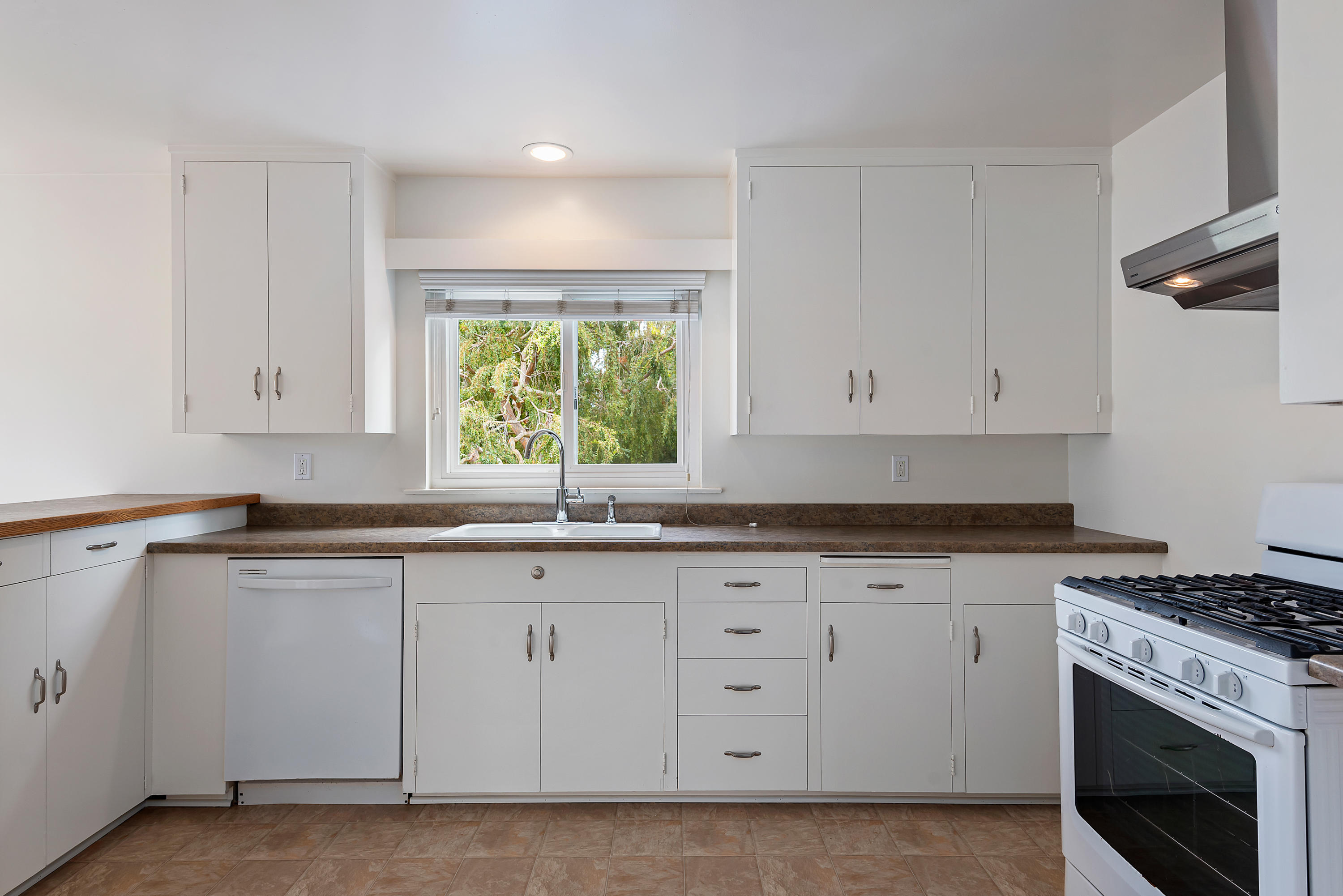 960 Veronica Springs Road Santa Barbara, CA 93105 - Photo 9 of 24 Kitchen