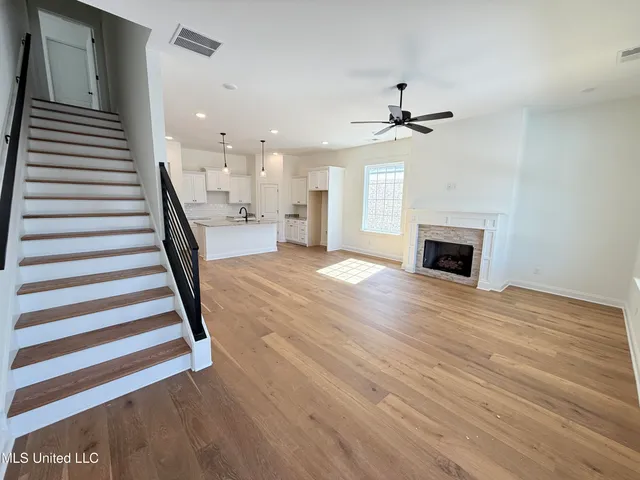 $329,900 | 818 Quitman Court West, Nesbit, MS 38651