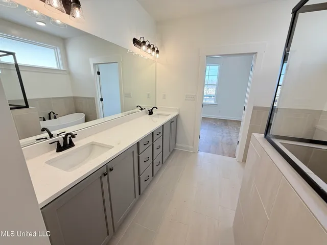 $329,900 | 818 Quitman Court West, Nesbit, MS 38651