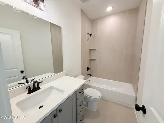 $329,900 | 818 Quitman Court West, Nesbit, MS 38651