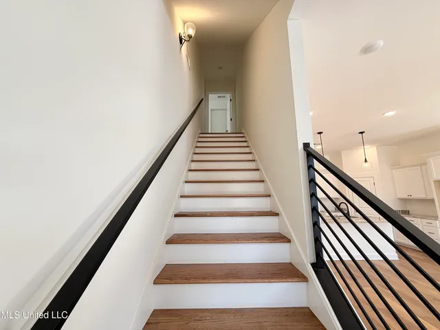 $329,900 | 818 Quitman Court West, Nesbit, MS 38651