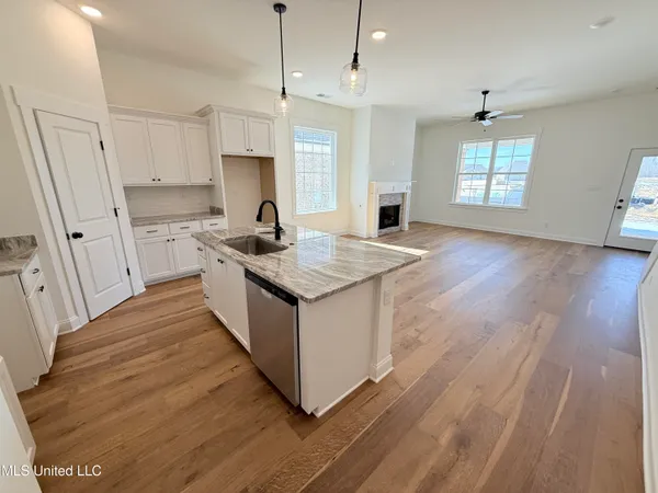 $329,900 | 818 Quitman Court West, Nesbit, MS 38651