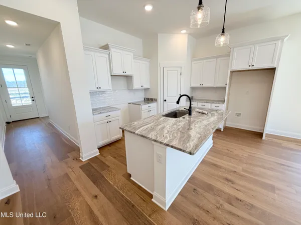 $329,900 | 818 Quitman Court West, Nesbit, MS 38651