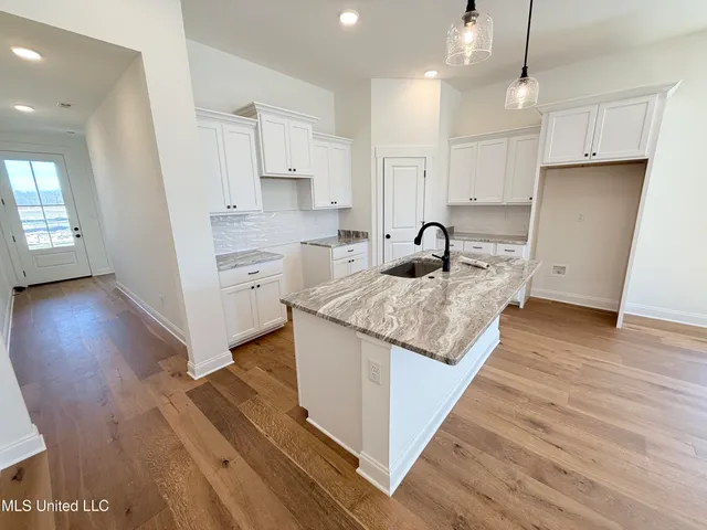 $329,900 | 818 Quitman Court West, Nesbit, MS 38651