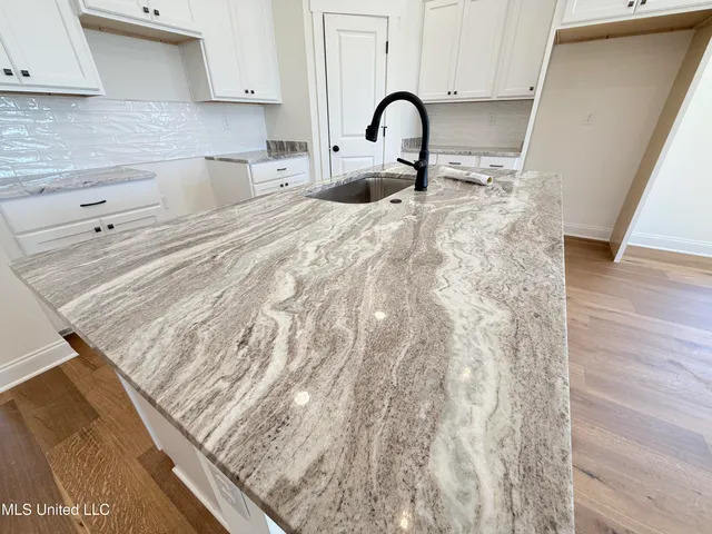 $329,900 | 818 Quitman Court West, Nesbit, MS 38651