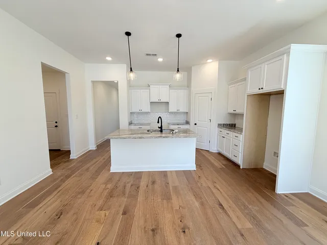 $329,900 | 818 Quitman Court West, Nesbit, MS 38651