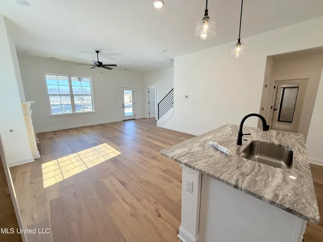 $329,900 | 818 Quitman Court West, Nesbit, MS 38651