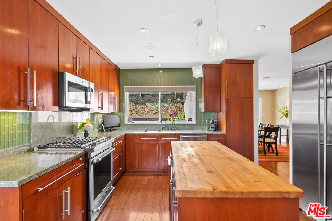 2137 Banyan Drive Los Angeles, CA 90049 - Photo 15 of 39