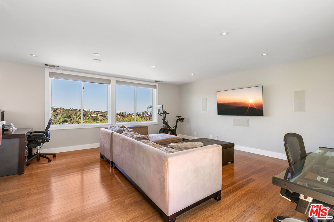 2137 Banyan Drive Los Angeles, CA 90049 - Photo 18 of 39 a living room with stainless steel appliances furniture and a flat screen tv