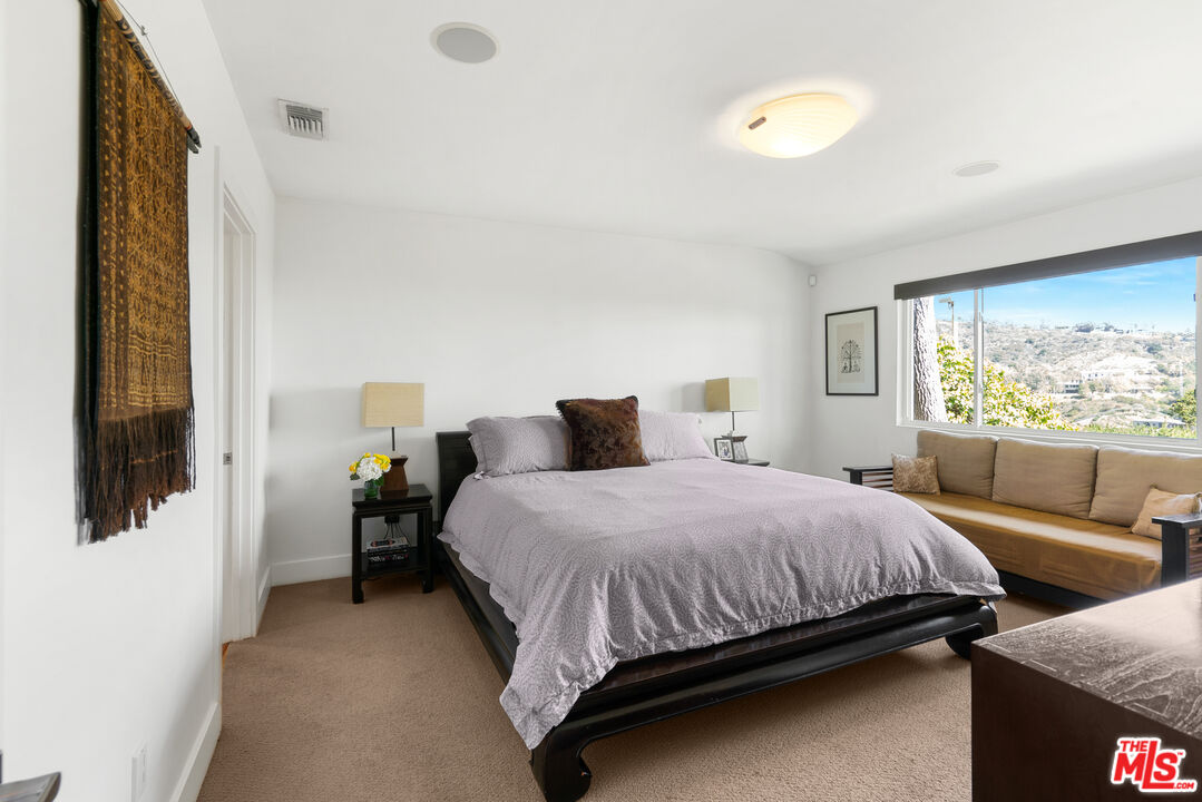 2137 Banyan Drive Los Angeles, CA 90049 - Photo 19 of 39 a bedroom with a bed and wooden floor