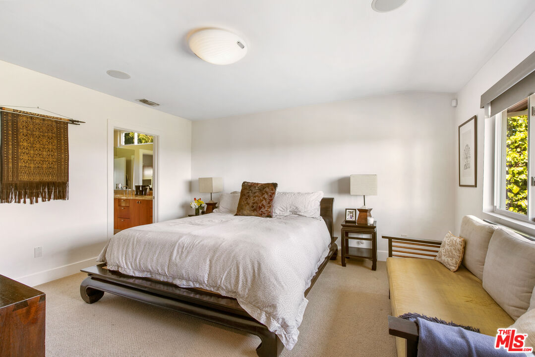 2137 Banyan Drive Los Angeles, CA 90049 - Photo 21 of 39 a bedroom with a bed and a couch